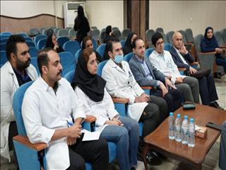 نشست صمیمانه و پدرانه رئیس دانشگاه علوم پزشکی مازندران با نمایندگان دانشجویان دوره های عمومی و تخصصی آموزش پزشکی